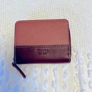 Roots Leather Bi-Fold Wallet with Zipper Coin Pouch